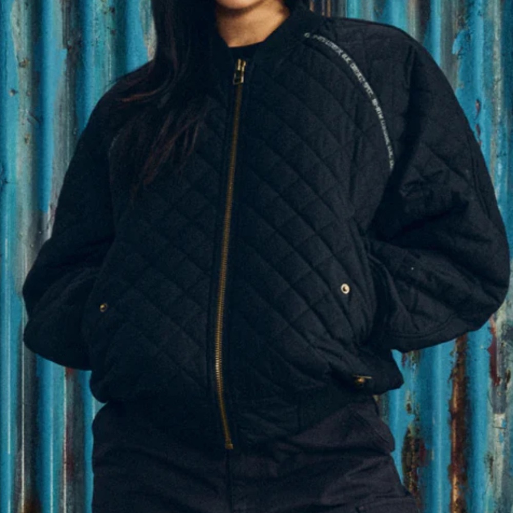 Corteiz Quilted Bomber Jacket color Black size Large